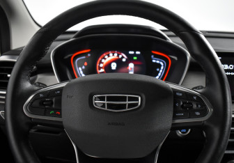 Подержанный автомобиль Geely Coolray 2023 года (16 фото)