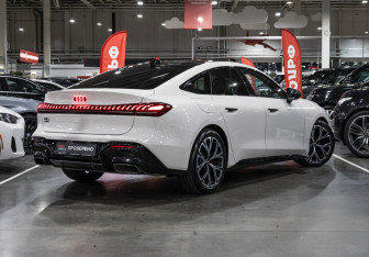 Подержанный автомобиль Audi A5 Liftback 2026 года (9 фото)