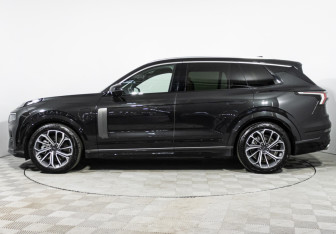 Подержанный автомобиль Lynk&Co 09 2023 года (8 фото)