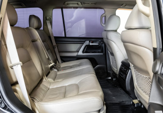 Подержанный автомобиль Toyota Land Cruiser Suv 2010 года (23 фото)