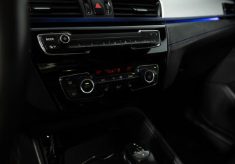 Подержанный автомобиль BMW X1 2019 года (16 фото)