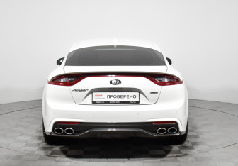 Подержанный автомобиль Kia Stinger 2018 года (6 фото)