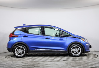 Подержанный автомобиль Chevrolet Bolt 2017 года (4 фото)