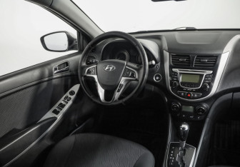 Подержанный автомобиль Hyundai Solaris Sedan 2012 года (9 фото)