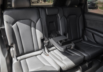 Подержанный автомобиль Audi Q7 2018 года (33 фото)