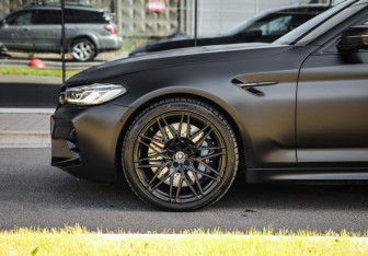 Подержанный автомобиль BMW M5 Sedan 2021 года (11 фото)