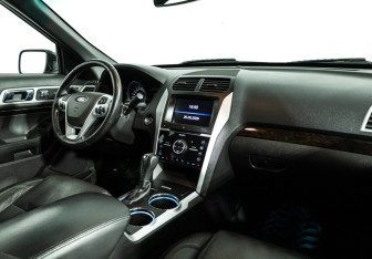 Подержанный автомобиль Ford Explorer 2014 года (9 фото)