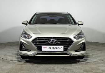 Подержанный автомобиль Hyundai Sonata 2017 года (2 фото)