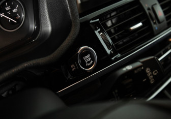Подержанный автомобиль BMW X3 2014 года (17 фото)