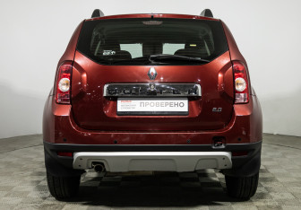 Подержанный автомобиль Renault Duster 2014 года (6 фото)