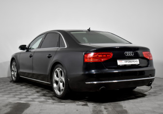 Подержанный автомобиль Audi A8 2012 года (7 фото)