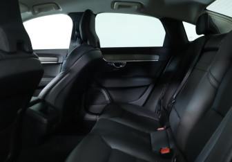 Подержанный автомобиль Volvo S90 2021 года (3 фото)