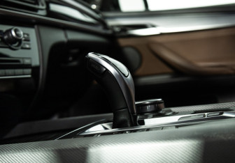 Подержанный автомобиль BMW X5 2017 года (22 фото)