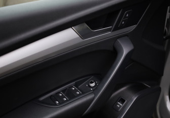 Подержанный автомобиль Audi Q5 2020 года (16 фото)