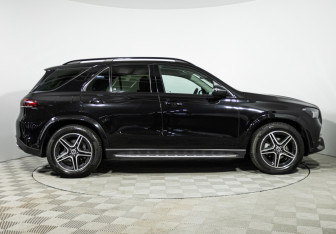 Подержанный автомобиль Mercedes-Benz GLE 2022 года (4 фото)