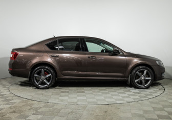 Подержанный автомобиль Skoda Octavia Liftback 2016 года (4 фото)