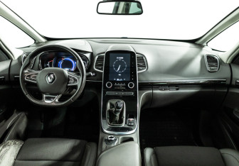 Подержанный автомобиль Renault Espace 2016 года (13 фото)