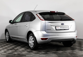 Подержанный автомобиль Ford Focus Hatchback 2011 года (7 фото)