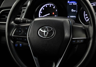 Подержанный автомобиль Toyota Camry Sedan 2021 года (12 фото)