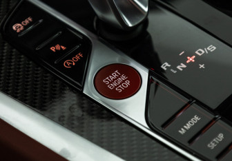 Подержанный автомобиль BMW X5 M 2024 года (22 фото)