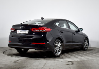 Подержанный автомобиль Hyundai Elantra Sedan 2018 года (5 фото)