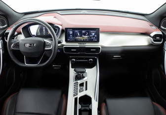 Подержанный автомобиль Geely Coolray 2023 года (10 фото)