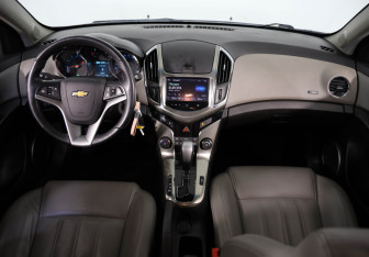 Подержанный автомобиль Chevrolet Cruze Hatchback 2013 года (9 фото)