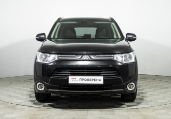 Подержанный автомобиль Mitsubishi Outlander 2013 года (2 фото)