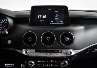 Подержанный автомобиль Kia Stinger 2019 года (18 фото)