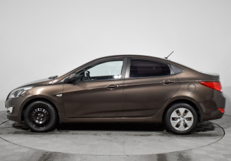 Подержанный автомобиль Hyundai Solaris Sedan 2015 года (8 фото)