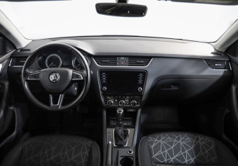 Подержанный автомобиль Skoda Octavia Liftback 2020 года (9 фото)