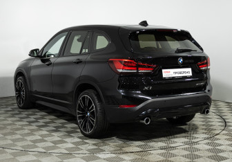 Подержанный автомобиль BMW X1 2021 года (7 фото)