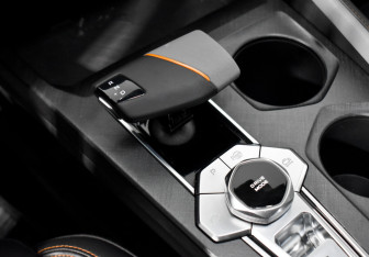 Подержанный автомобиль Changan UNI-V 2023 года (12 фото)