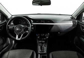 Подержанный автомобиль Kia Rio Sedan 2020 года (13 фото)