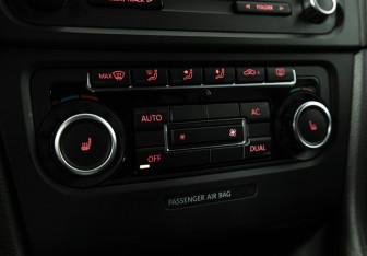 Подержанный автомобиль Volkswagen Golf Hatchback 2010 года (16 фото)