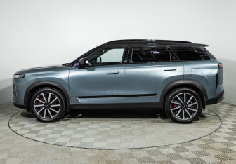 Подержанный автомобиль Jaecoo J7 2024 года (8 фото)