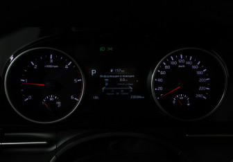 Подержанный автомобиль Kia Carnival 2021 года (12 фото)