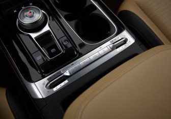 Подержанный автомобиль Kia Carnival 2020 года (16 фото)