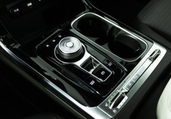 Подержанный автомобиль Kia Carnival 2022 года (24 фото)