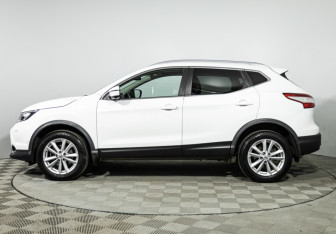 Подержанный автомобиль Nissan Qashqai 2017 года (8 фото)