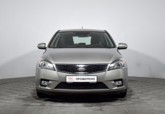 Подержанный автомобиль Kia Ceed Hatchback 2010 года (2 фото)