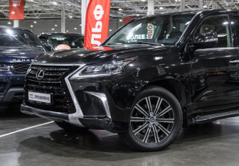 Подержанный автомобиль Lexus LX 2015 года (2 фото)