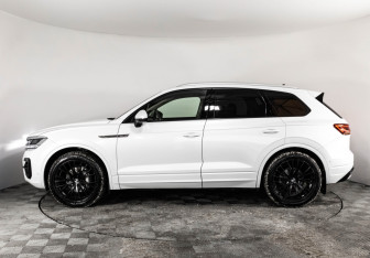 Подержанный автомобиль Volkswagen Touareg 2018 года (10 фото)