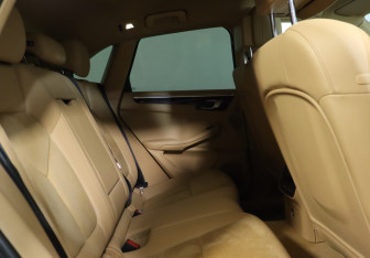 Подержанный автомобиль Porsche Macan 2014 года (22 фото)