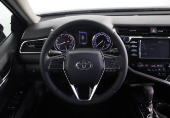 Подержанный автомобиль Toyota Camry Sedan 2019 года (10 фото)
