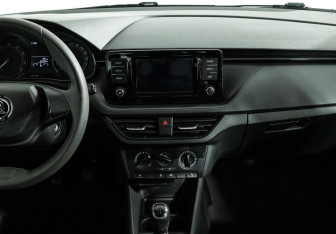 Подержанный автомобиль Skoda Rapid Liftback 2020 года (14 фото)
