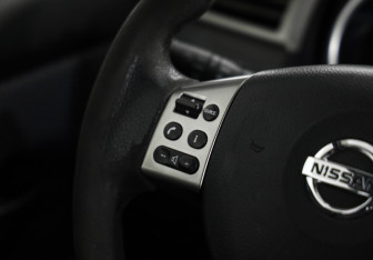 Подержанный автомобиль Nissan Tiida Hatchback 2008 года (11 фото)