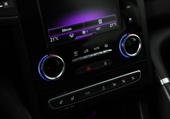 Подержанный автомобиль Renault Koleos 2018 года (19 фото)