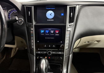 Подержанный автомобиль Infiniti Q50 2015 года (16 фото)