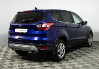 Подержанный автомобиль Ford Kuga 2016 года (5 фото)